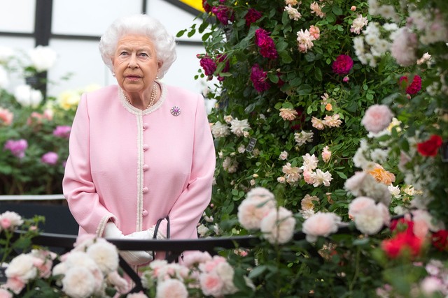 7 thập kỷ với style rực rỡ sắc màu của Nữ hoàng Anh - biểu tượng thời trang độc nhất vô nhị - Ảnh 8.