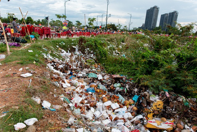 Chùm ảnh: Choáng với cảnh rác thải tràn ngập khu đất “triệu đô” Thủ Thiêm - Ảnh 14.