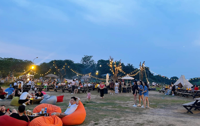 Trải nghiệm quán cafe camping mới ra bên trên Hà Nội: Ngồi bến bãi sông Hồng tuy nhiên tưởng chừng đang được ở thân thiện Seoul - Hình ảnh 3.