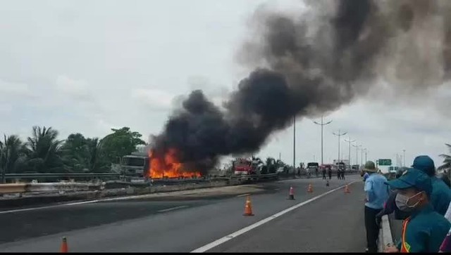  Xác định được thiệt hại vụ xe chở nhớt bốc cháy trên cao tốc TP HCM – Trung Lương  - Ảnh 1.