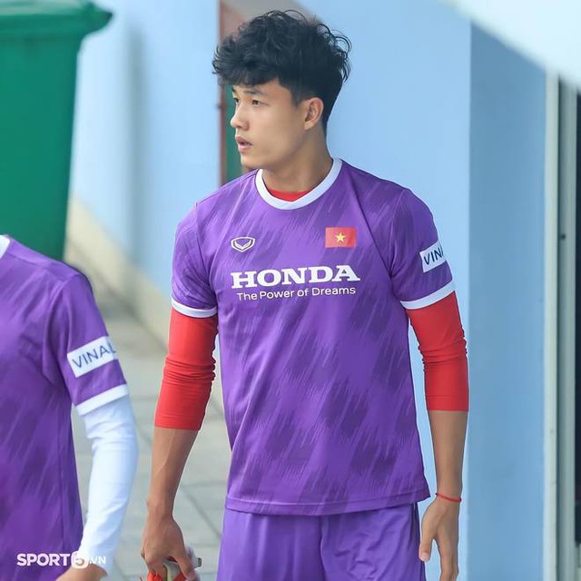 Điểm danh dàn nam thần U23 Việt Nam đổ bộ SEA Games 31: Cao 1m8 trở lên, đẹp trai miễn bàn! - Ảnh 3. Điểm danh dàn nam thần U23 Việt Nam đổ bộ SEA Games 31: Cao 1m8 trở lên, đẹp trai miễn bàn! - Ảnh 3.