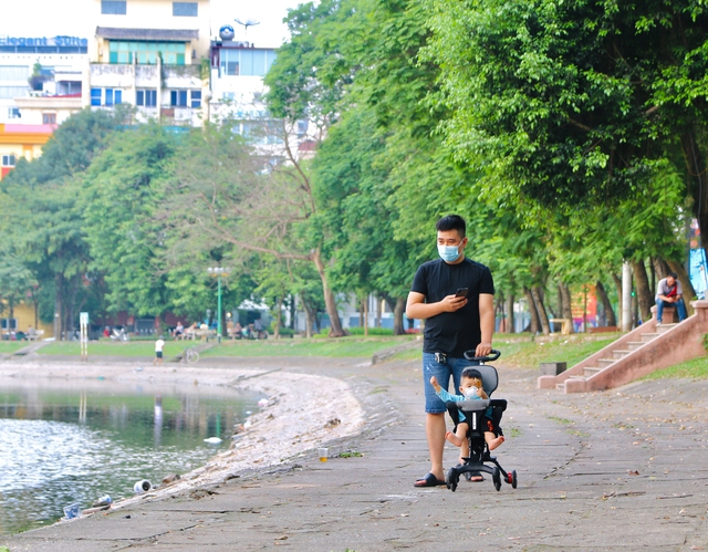  Hà Nội ‘nở rộ phố đi bộ: Chốn vui chơi cuối tuần cho người dân ngày càng đa dạng - Ảnh 10.