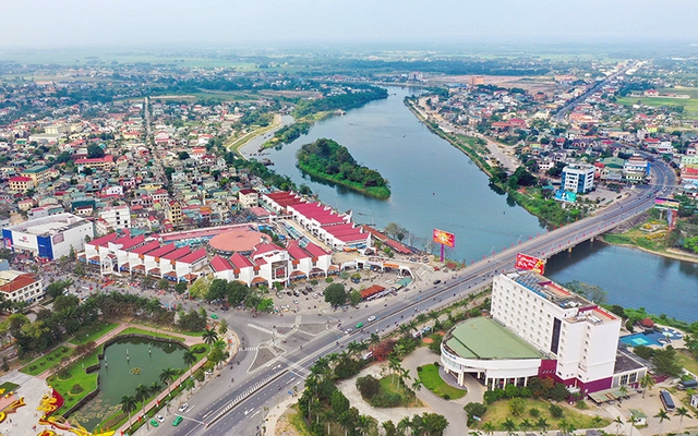 Tỉnh nghèo miền Trung đã bứt phá ra sao để đón dòng vốn 5,5 tỷ USD vào công nghiệp khí và cảng? Tỉnh nghèo miền Trung đã bứt phá ra sao để đón dòng vốn 5,5 tỷ USD vào công nghiệp khí và cảng?
