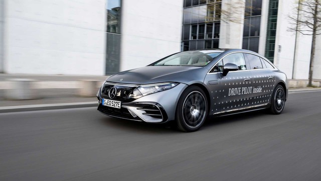 Mercedes mãi đỉnh: Đây là nhà sản xuất ô tô đầu tiên thương mại hoá công nghệ tự lái cấp độ 3 – xử lý mọi tình huống thay lái xe ở tốc độ dưới 60 km/h - Ảnh 1.