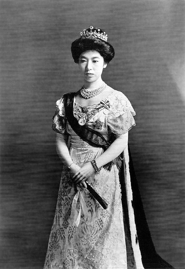 Hoàng hậu đặc biệt nhất Nhật Bản: Khiến nhà vua phá vỡ quy tắc tồn tại hàng trăm năm, lúc chồng băng hà làm ra hành động kỳ lạ mỗi sáng - Ảnh 1.