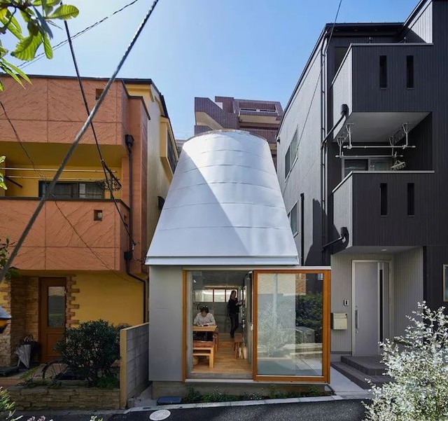 [Tuổi 30, tôi có 1 căn nhà] Kiến ​​trúc sư Nhật Bản xây nhà trên khu đất chỉ 20 mét vuông: Thành quả đẹp như bước ra từ cổ tích, nhỏ nhưng đầy đủ tiện nghi - Ảnh 1.