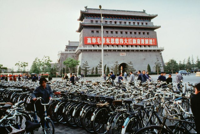 Người dân Bắc Kinh ồ ạt chuyển sang dùng xe 2 bánh để di chuyển, hình ảnh vương quốc xe đạp được tái hiện  - Ảnh 1.