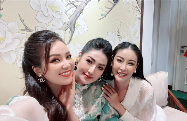 Bộ 3 nàng hậu hội ngộ chung 1 bức ảnh, nhan sắc tuổi 46 của Hà Kiều Anh khiến đàn em phải kiêng dè - Ảnh 1.