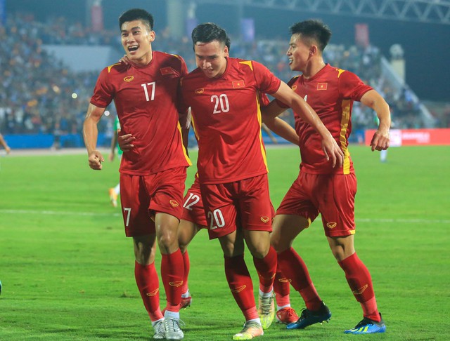  Tiến Linh ăn mừng cực chất khi mở tài khoản bàn thắng cho U23 Việt Nam tại SEA Games 31 - Ảnh 11.