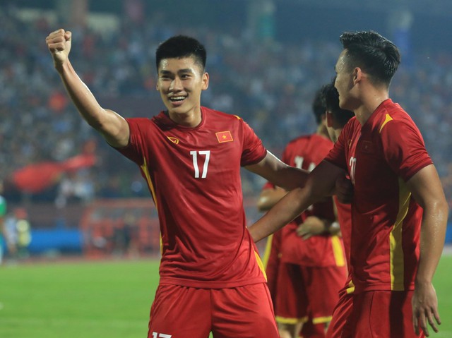  Tiến Linh ăn mừng cực chất khi mở tài khoản bàn thắng cho U23 Việt Nam tại SEA Games 31 - Ảnh 12.