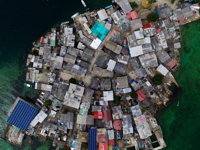Sự thật lạ lùng về hòn đảo nhỏ bằng 2 sân bóng nhưng có 1.200 người sinh sống, xem ảnh chụp cận cảnh mà ngỡ ngàng - Ảnh 3.