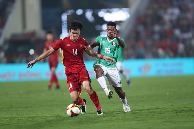 Chùm ảnh: U23 Việt Nam đè bẹp U23 Indonesia trong ngày mở màn SEA Games 31 - Ảnh 4.