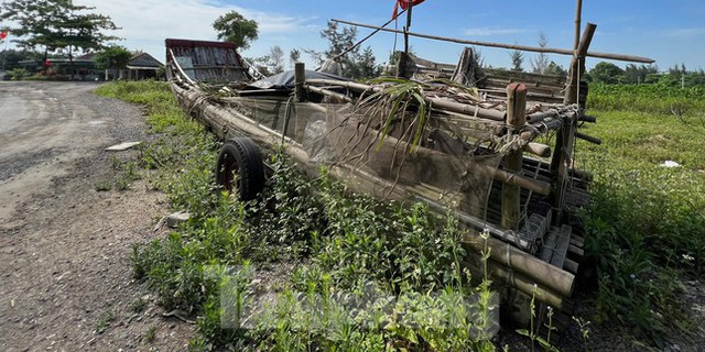 Ngổn ngang ‘nghĩa địa’ bè mảng ở bờ biển Nghệ An  - Ảnh 7.