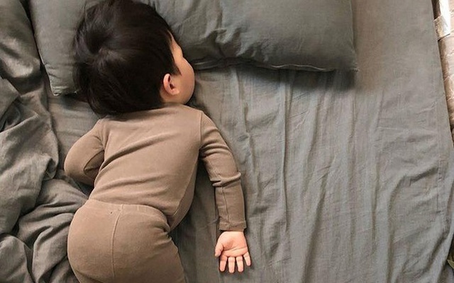 3 biểu hiện lạ khi ngủ chứng tỏ trẻ có IQ cao vượt trội nhưng nhiều bố mẹ không hề chú ý đến - Ảnh 2.