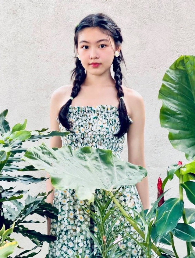 Dàn ái nữ của sao Việt khi đi học: Con gái Quyền Linh xinh như hoa hậu, tiểu thư nhà Trương Ngọc Ánh vừa sang vừa lạ - Ảnh 3.