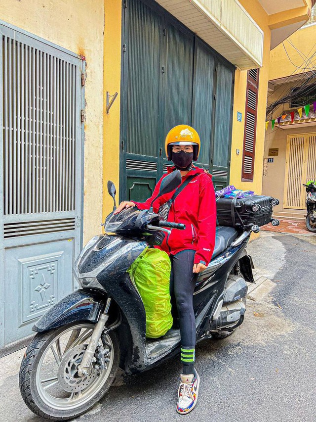Phượt xuyên Việt bằng xe máy, cô gái bất ngờ có thêm bạn đồng hành ít ai nghĩ đến - Ảnh 3.