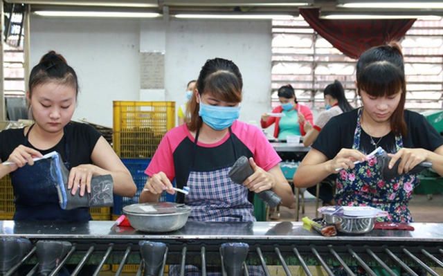 Bạn đọc Báo Người Lao Động đề nghị bỏ qui định tuổi nghỉ hưu, chỉ khống chế số năm đóng BHXH 25 năm với nam và 20 năm với nữ để được nghỉ hưu sẽ công bằng