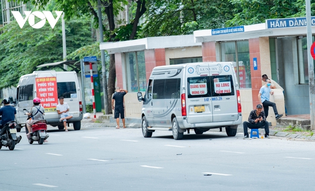 Công an Hà Nội lên tiếng về “bến xe chui trên đường Phạm Hùng - Ảnh 2.