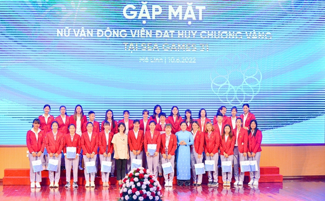  Vinh danh các cô gái vàng SEA Games 31: Những người tạm xa con nhỏ, ghế nhà trường để mang vinh quang cho Tổ quốc - Ảnh 12.