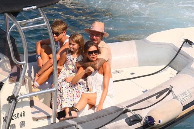 Du thuyền 6,6 triệu USD được ví như cung điện pha lê thu nhỏ của gia đình David Beckham - Ảnh 3.