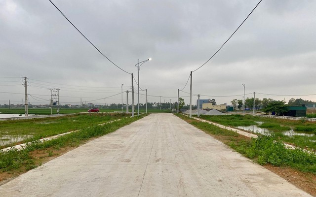 Hạ tầng khu đấu giá đất ở huyện Diễn Châu được đầu tư đồng bộ nhưng vẫn có nhiều nhà đầu tư bỏ cọc do không vay được tiền. (Ảnh báo Nghệ An)