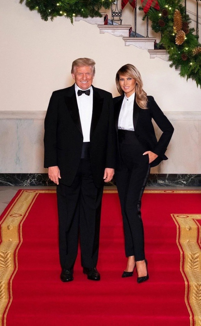 Bộ sưu tập giày thời trang đắt đỏ của cựu Đệ nhất phu nhân Melania Trump - Ảnh 2.