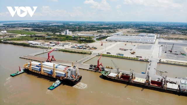 Bộ 3 cửa khẩu kết nối cảng quốc tế giúp Long An thay đổi diện mạo kinh tế - Ảnh 1.