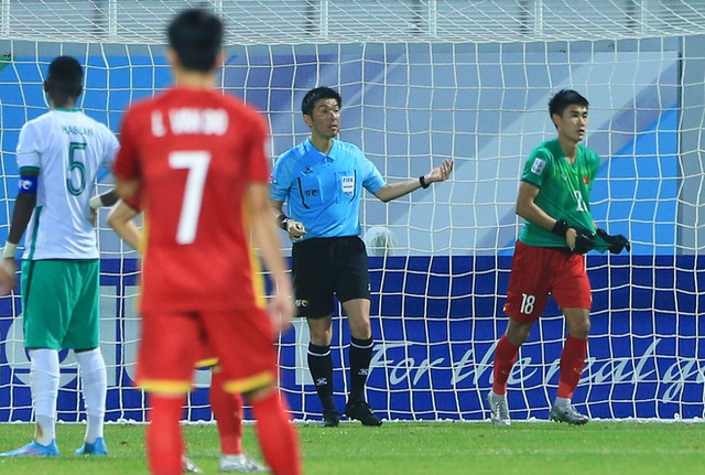 15 phút khó quên của cầu thủ U23 Việt Nam khi phải làm thủ môn bất đắc dĩ - Ảnh 4.