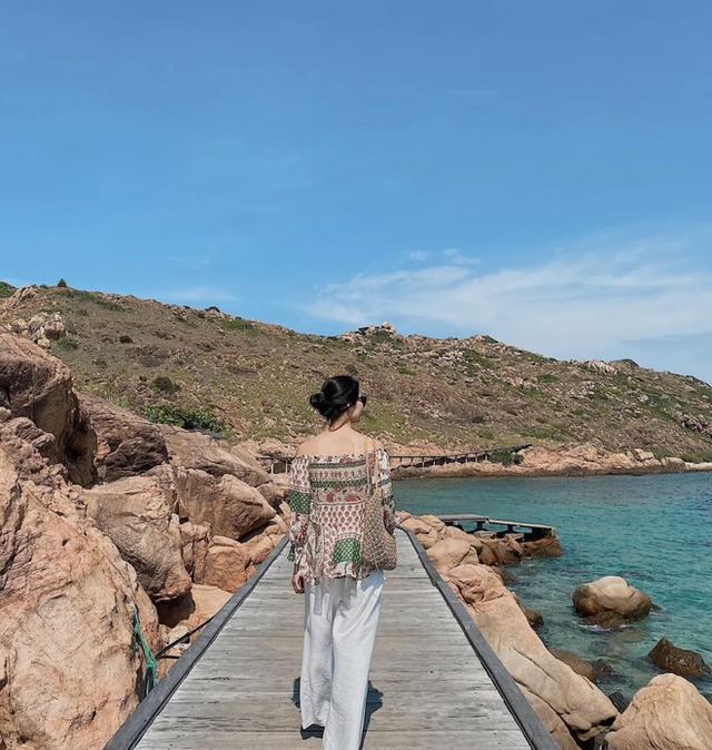 Việt Nam có con đường xuyên biển thoắt ẩn thoắt hiện dù đẹp mê ly, du khách muốn trải nghiệm còn tuỳ vào duyên số - Ảnh 6.