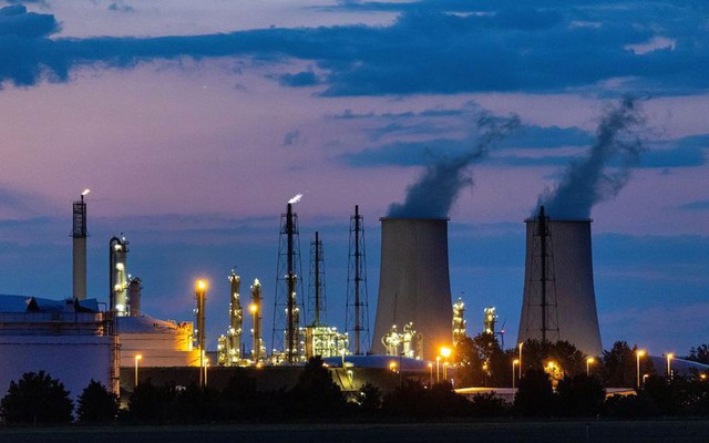 Một nhà máy lọc dầu và khu phức hợp công nghiệp hóa chất ở Leuna, Đức – nước nhập khẩu khí đốt nhiều nhất từ Nga. Ảnh: Bloomberg.