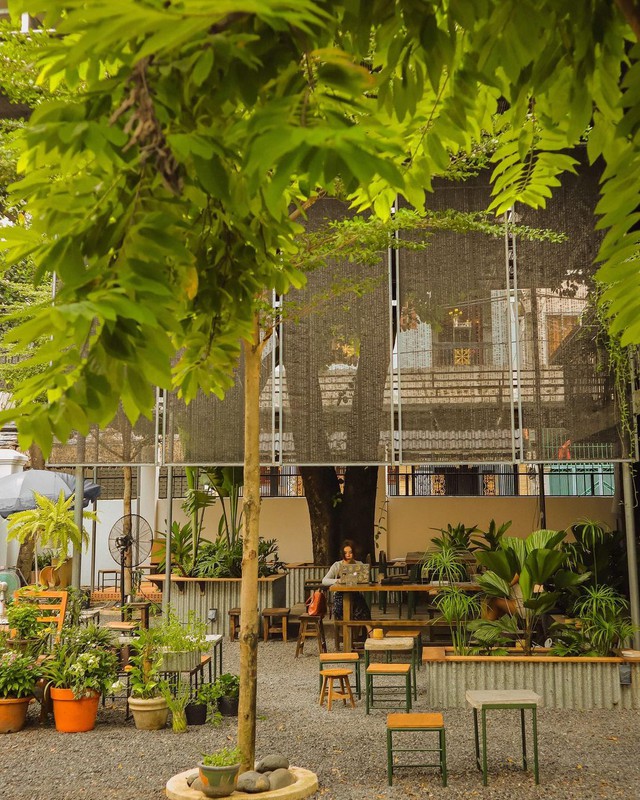 6 quán cà phê sân vườn xanh mát để gia đình, bạn bè cùng nhau trốn cái nắng nóng, ngột ngạt hiện nay ở TP. HCM - Ảnh 17.
