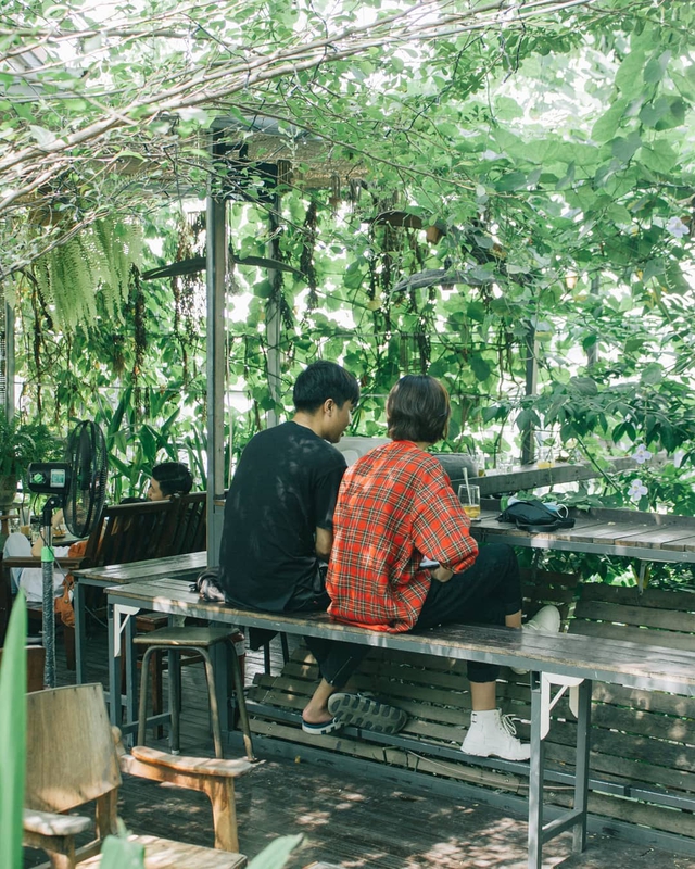 6 quán cà phê sân vườn xanh mát để gia đình, bạn bè cùng nhau trốn cái nắng nóng, ngột ngạt hiện nay ở TP. HCM - Ảnh 26.