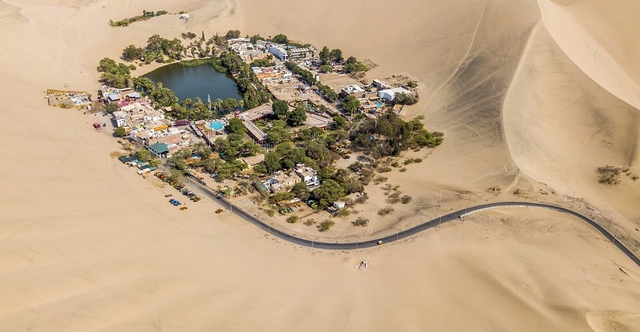 Ốc đảo được ví như nàng tiên cá mắc cạn giữa lòng sa mạc: Quanh năm không mưa nhưng nhiệt độ chỉ 25-30 độ C, có cả hồ nước chữa bách bệnh - Ảnh 4.