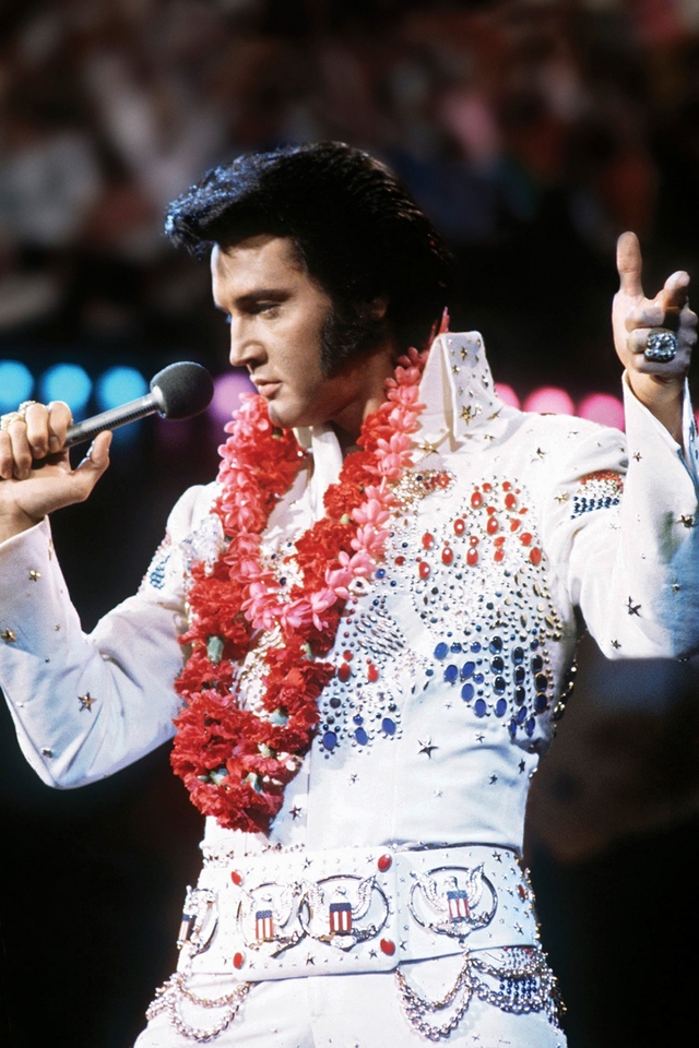 Elvis Presley - Từ cậu bé nghèo đến Ông hoàng nhạc Rock and Roll - Ảnh 1.