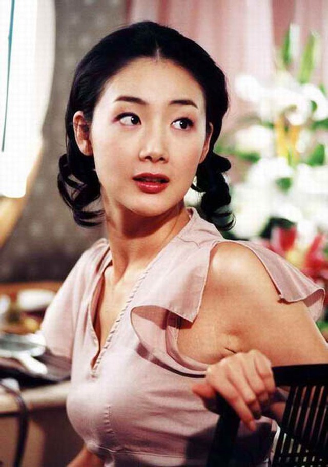 Choi Ji Woo: Nữ hoàng nước mắt châu Á, cô đơn sau cuộc tình với Song Seung Hun và hôn nhân bão tố bên chồng kém tuổi - Ảnh 3.