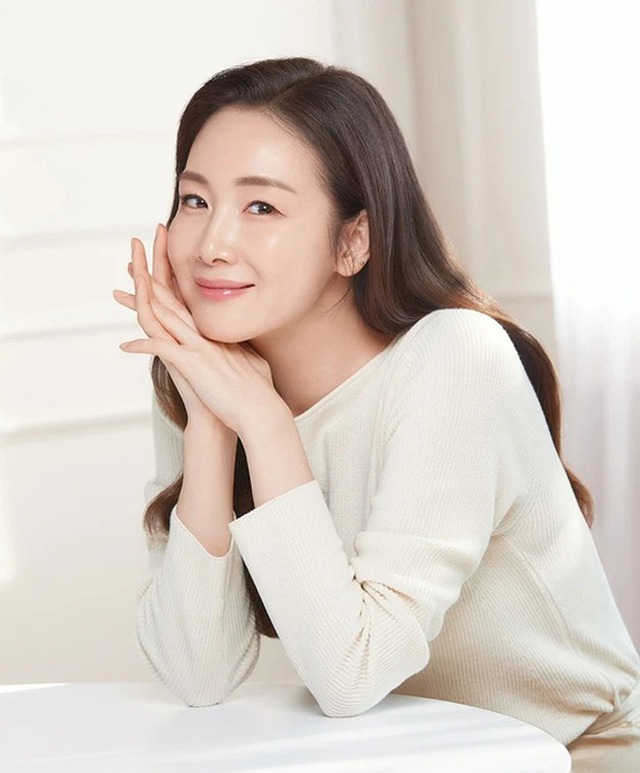 Choi Ji Woo: Nữ hoàng nước mắt châu Á, cô đơn sau cuộc tình với Song Seung Hun và hôn nhân bão tố bên chồng kém tuổi - Ảnh 9.
