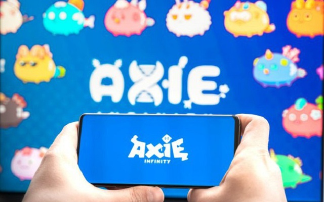 Axie Infinity đạt tựa game NFT bán chạy nhất mọi thời đại, vượt qua cả CryptoPunks hay NBA Top Shot vào cuối 2021. Ảnh: BitcoinNews.