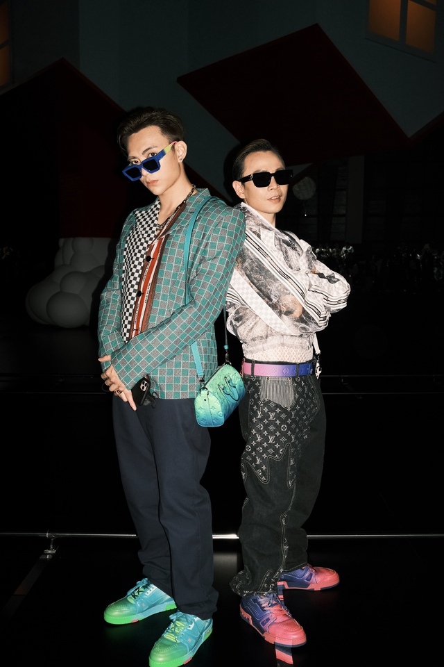 Binz và SOOBIN nổi bần bật, ngồi hàng ghế đầu trong show thời trang đặc biệt của thương hiệu Louis Vuitton tổ chức ở Thái Lan - Ảnh 2.