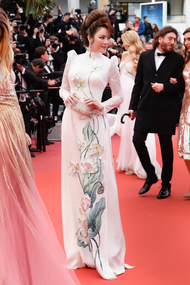 4 sao Việt diện áo dài tại Cannes: Thanh tao, đơn giản mà tỏa sáng ngời ngời - Ảnh 1.