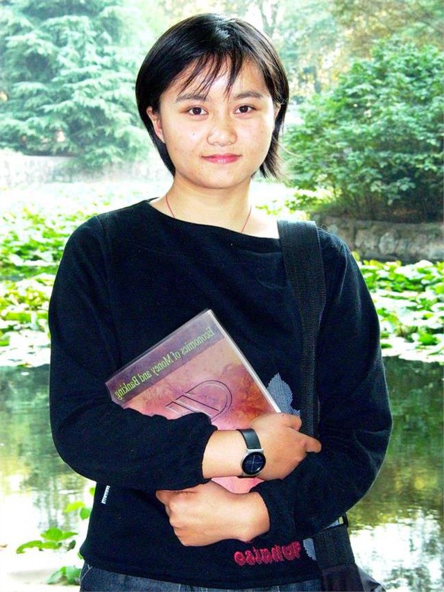 Cô bé nghèo miền núi với đôi mắt lấp lánh từng lay động trái tim người Trung Quốc: Một bức ảnh vô tình thay đổi cả cuộc đời - Ảnh 3.