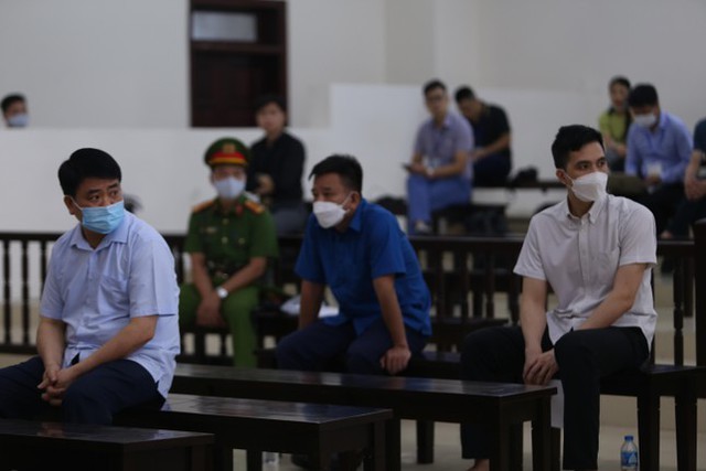 Chị gái ông Nguyễn Đức Chung nộp 10 tỷ đồng khắc phục hậu quả giúp em - Ảnh 2.