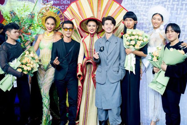 Gặp gỡ chủ nhân thiết kế trang phục dân tộc đẹp nhất sẽ theo chân đại diện Việt Nam dự thi Miss Universe 2022 - Ảnh 6.