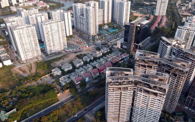 Diễn biến mới trên thị trường bất động sản: Giá chung cư tăng, giao dịch đất nền chững lại