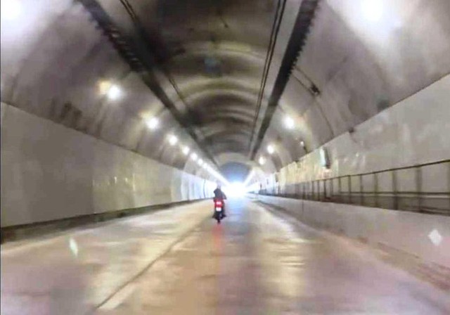  Xử phạt nam thanh niên chạy xe máy lạc vào hầm Hải Vân  - Ảnh 2.
