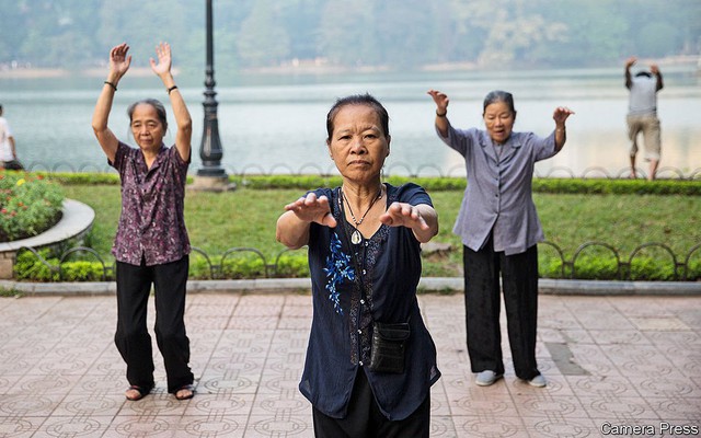 Hơn 16 triệu người Việt có nguy cơ không có lương hưu vào năm 2030, trong khi số người già cần chăm sóc ngày càng tăng