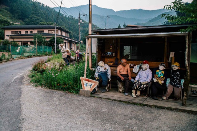 Ngôi làng cô đơn nhất Nhật Bản: Cư dân trẻ nhất 50 tuổi, bù nhìn đông gấp 10 lần dân làng, sự thật đằng sau khiến nhiều người không khỏi chạnh lòng - Ảnh 3.