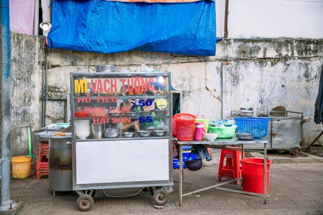 Tiệm mì Vách Tường tồn tại gần nửa thế kỷ ở An Giang tiết lộ độc chiêu hút khách từ nồi thịt bằm hay bị nhầm là thịt kho - Ảnh 2.