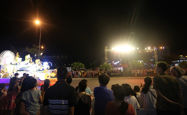  Lễ hội đường phố, chợ đêm lớn nhất Đà Nẵng ken đặc khách tối cuối tuần - Ảnh 3.