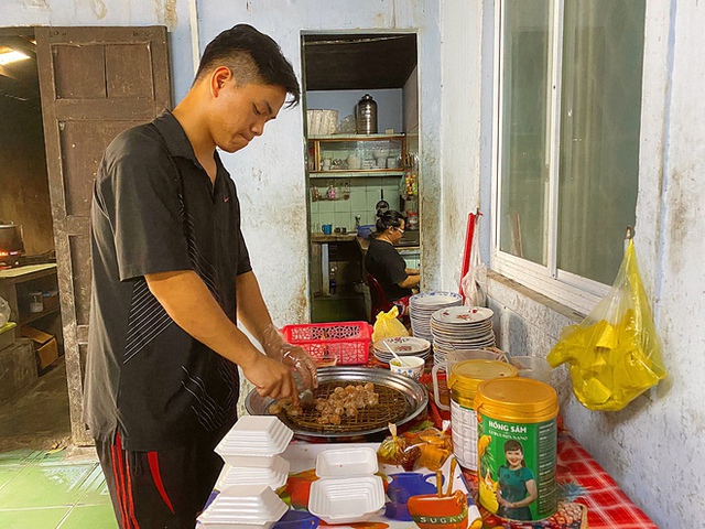 Quán bánh lọc trần có cách chế biến đặc biệt, hơn 50 năm thơm ngon nức tiếng đất cố đô  - Ảnh 2.