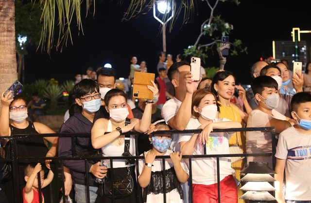  Lễ hội đường phố, chợ đêm lớn nhất Đà Nẵng ken đặc khách tối cuối tuần - Ảnh 4.